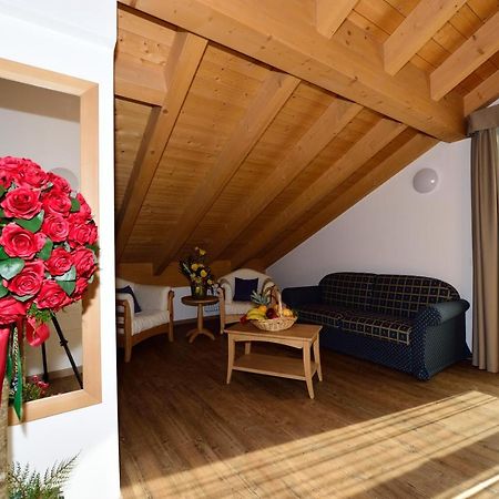 Aparthotel La Casa Al Noce Mezzana  Exteriér fotografie