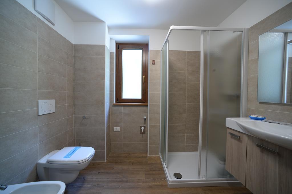 Aparthotel La Casa Al Noce Mezzana  Pokoj fotografie
