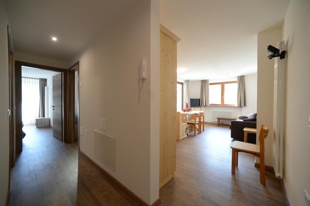 Aparthotel La Casa Al Noce Mezzana  Pokoj fotografie