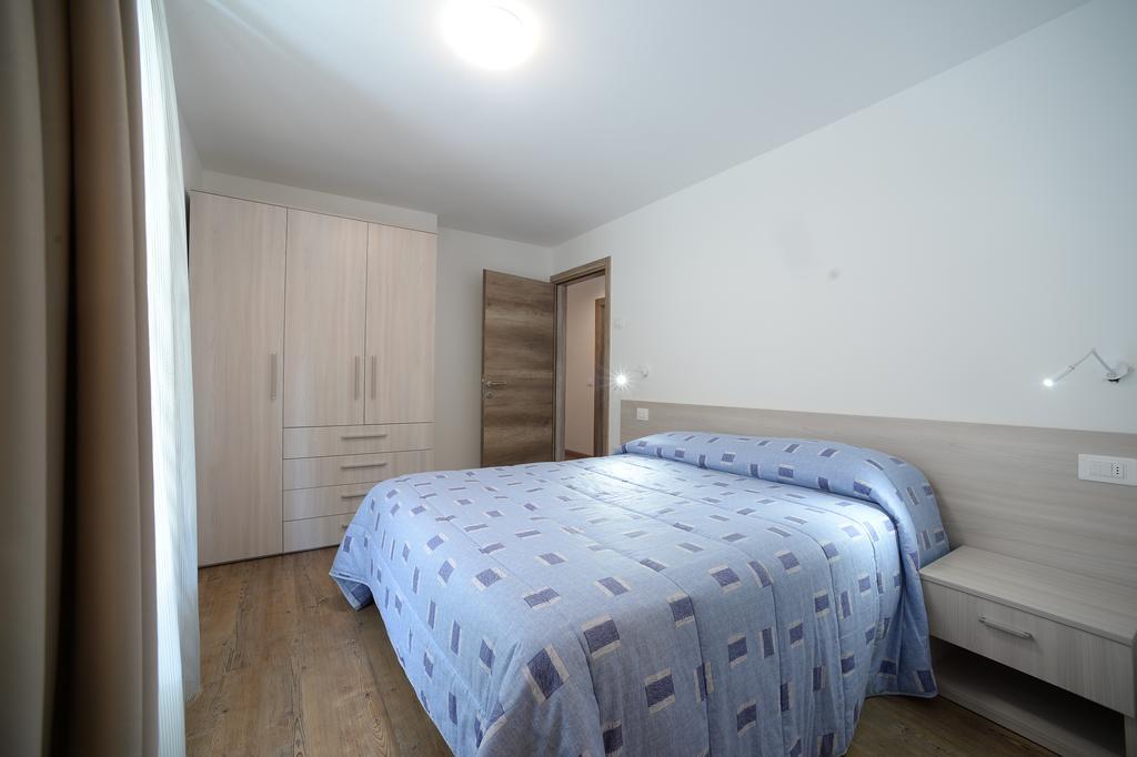 Aparthotel La Casa Al Noce Mezzana  Pokoj fotografie