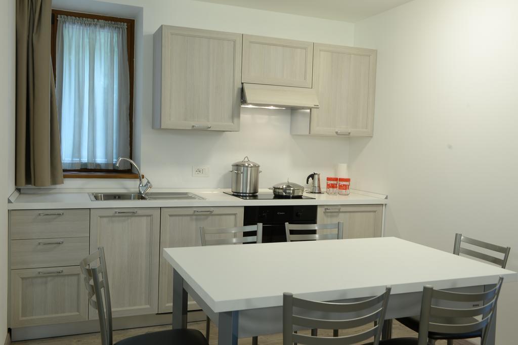 Aparthotel La Casa Al Noce Mezzana  Pokoj fotografie
