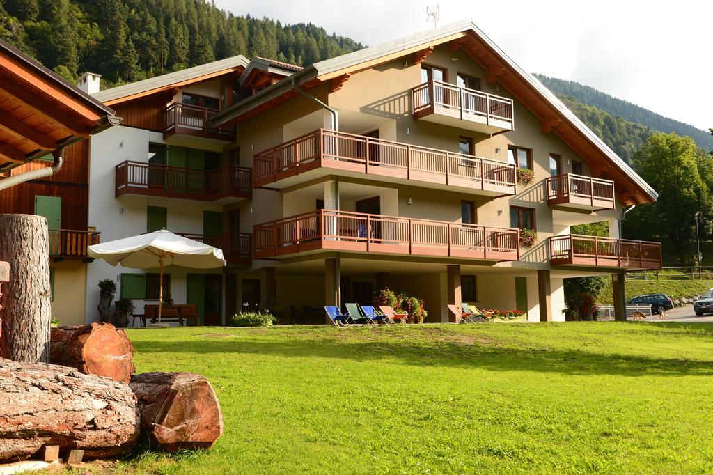 Aparthotel La Casa Al Noce Mezzana  Pokoj fotografie