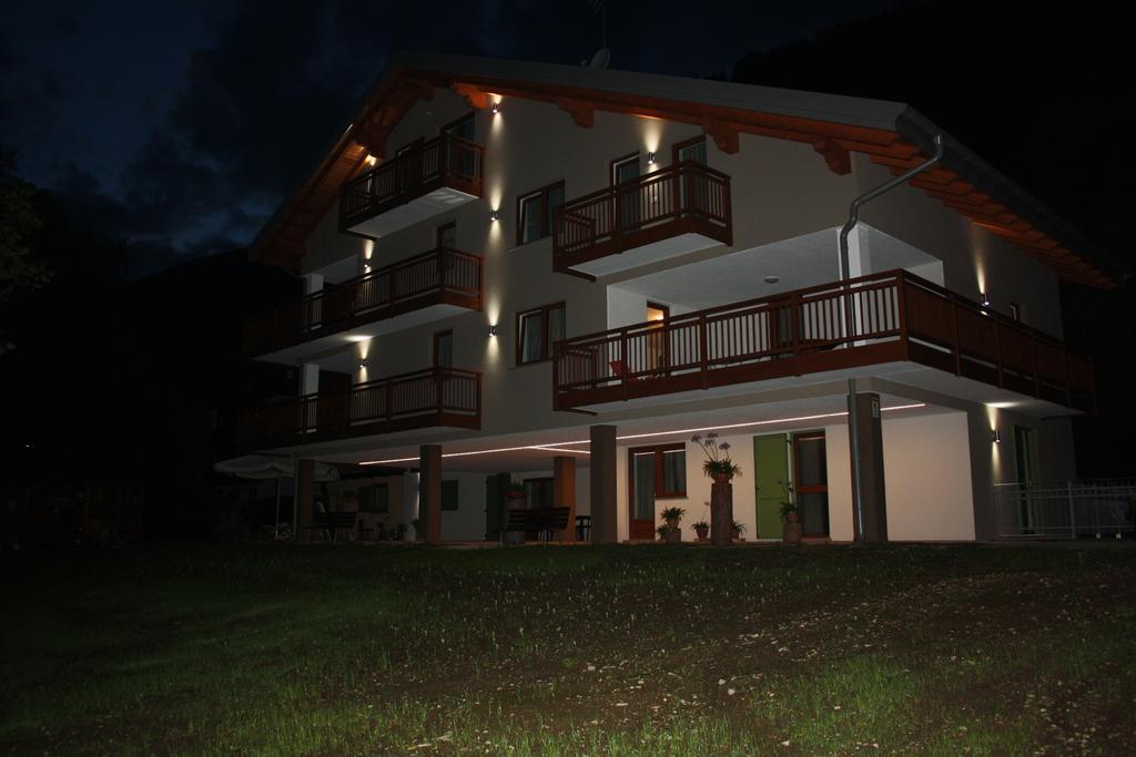 Aparthotel La Casa Al Noce Mezzana  Exteriér fotografie