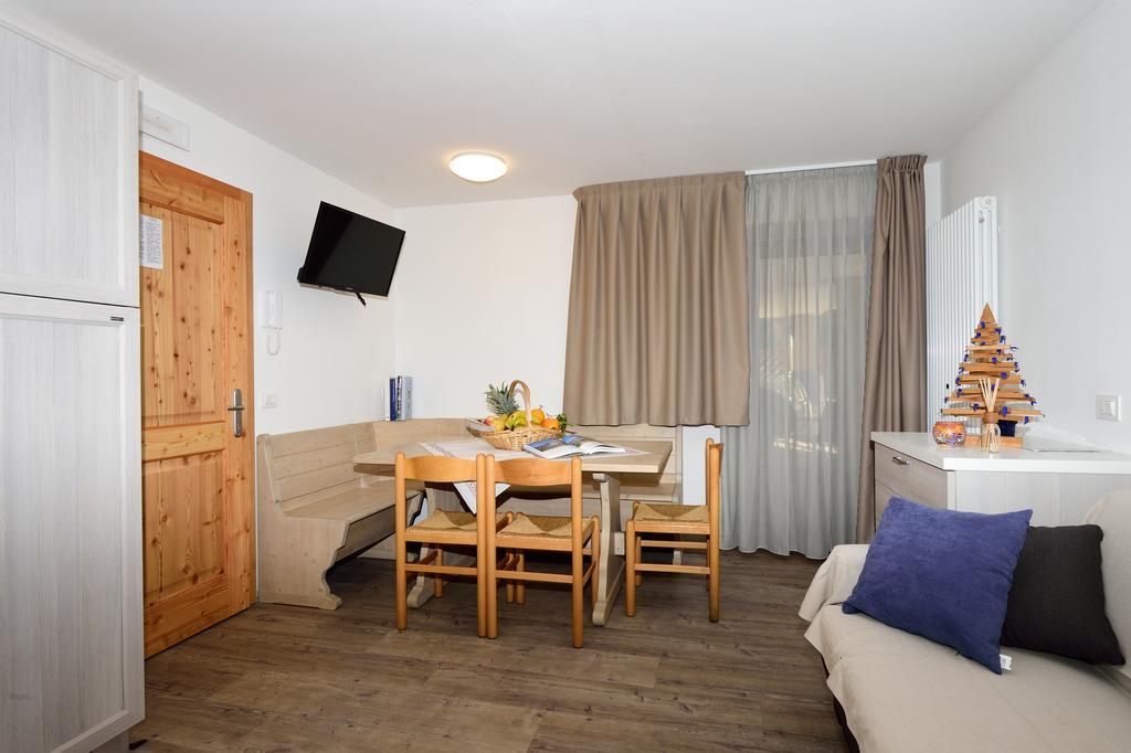 Aparthotel La Casa Al Noce Mezzana  Exteriér fotografie